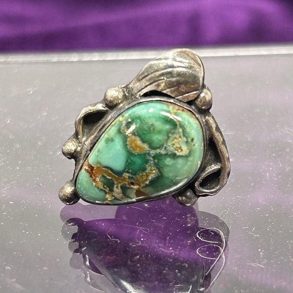 Unbranded Jewelry - Vintage Southwestern Turquoise Silver Tone Lapel Pin Green Stone Leaf Design